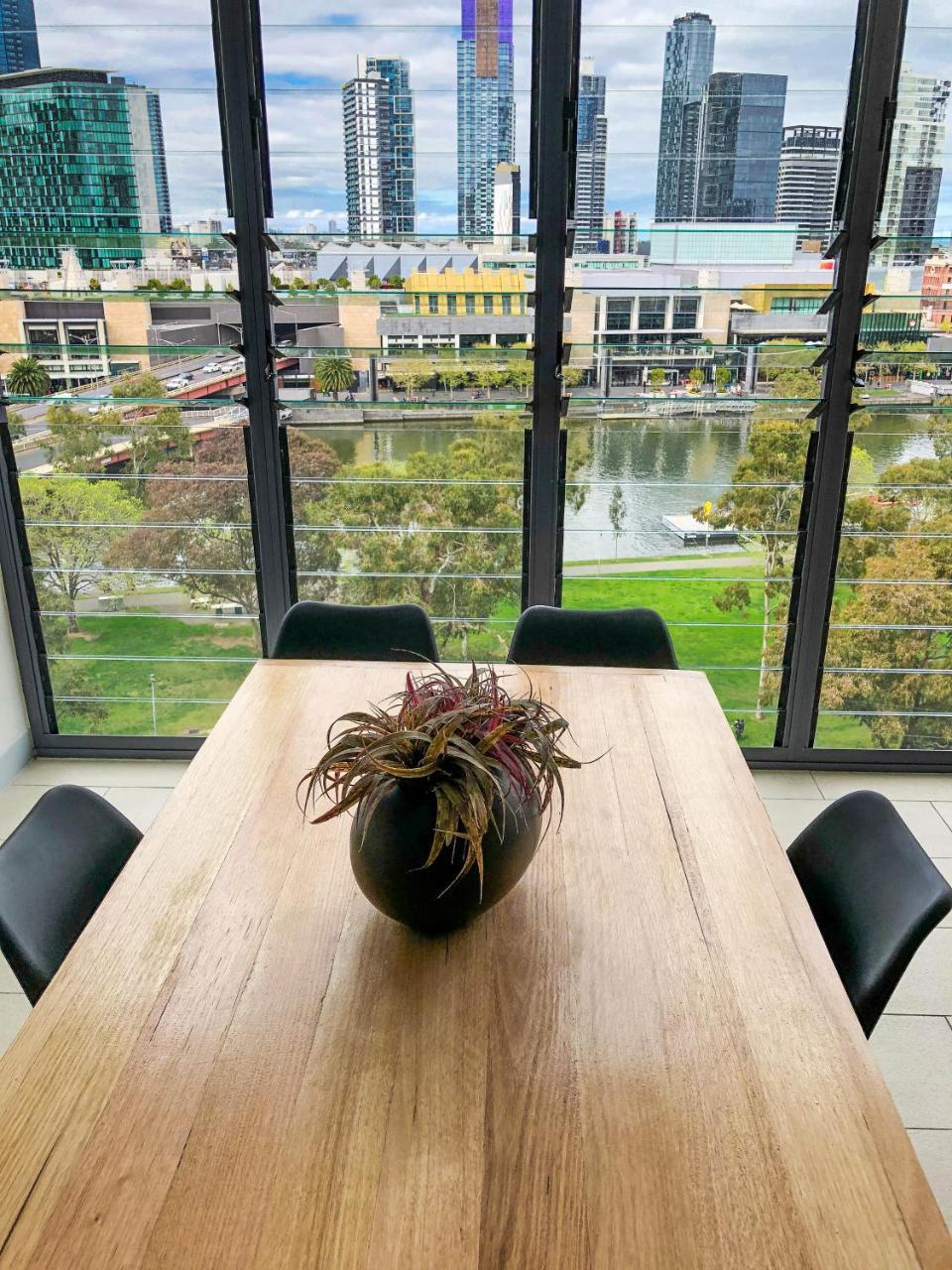 Melbourne River Views Apartment Bagian luar foto